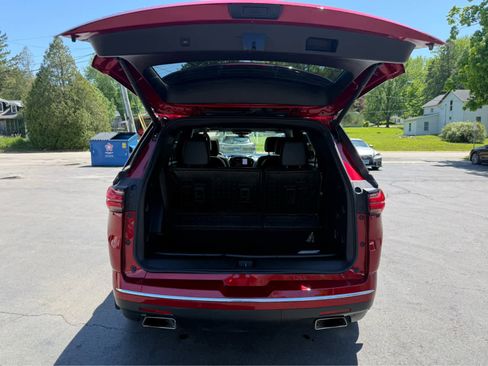 Used 2023 Chevrolet Traverse High Country w/ LPO, Floor Liner Package AWD/4WD image 17