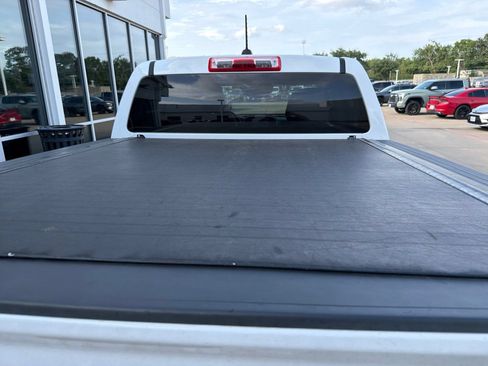 Used 2015 GMC Canyon SLT w/ Driver Alert Package RWD image 9