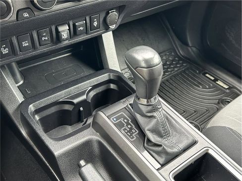 Used 2022 Toyota Tacoma TRD Off-Road w/ Technology Package image 19