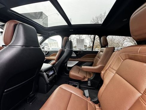 Certified 2023 Lincoln Aviator Reserve w/ Equipment Group 201A image 18