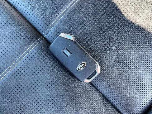 Used 2021 Kia Telluride EX w/ EX Premium Package AWD/4WD image 11