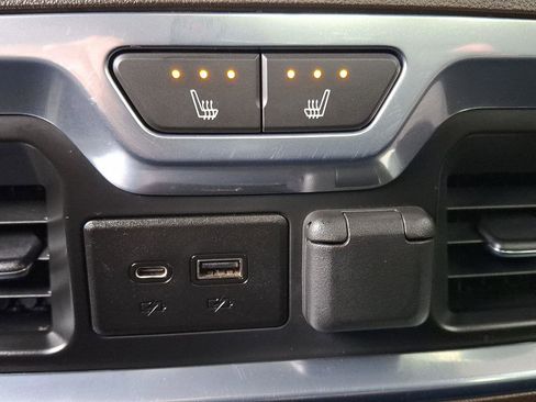 Used 2022 GMC Sierra 2500 SLT w/ SLT Premium Package image 11