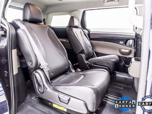 Used 2025 Kia Carnival LXS image 33