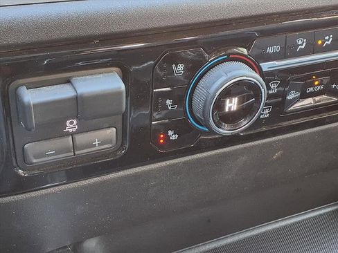 Used 2024 Chevrolet Silverado 3500 LTZ w/ LTZ Convenience Package image 15