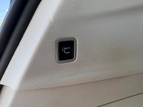 Used 2023 Chrysler Pacifica Touring-L FWD image 30
