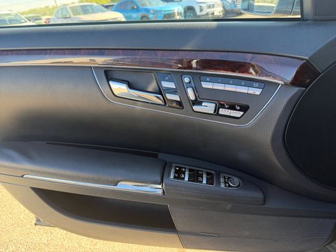 Used 2011 Mercedes-Benz S 550 4MATIC image 16
