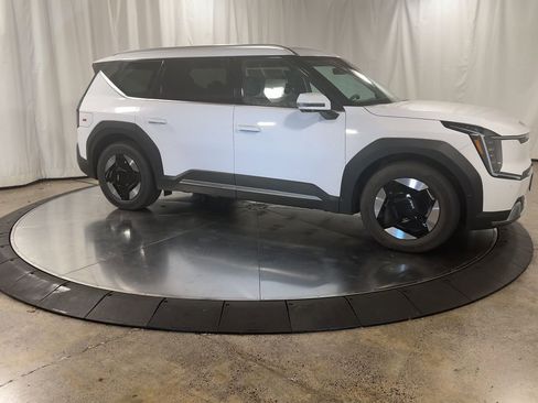 New 2026 Kia EV9 Wind image 3