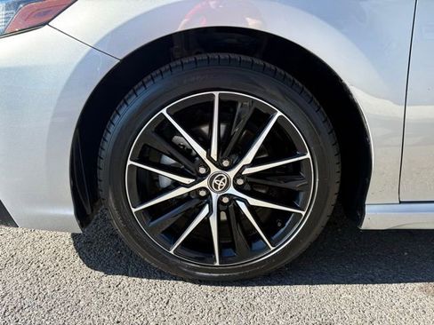 Used 2024 Toyota Camry SE image 9