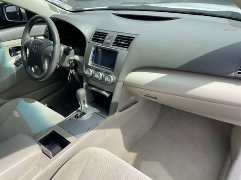 Used 2011 Toyota Camry LE image 34