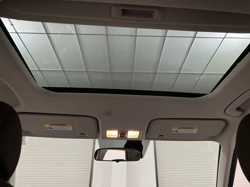 Used 2025 Hyundai Venue SEL FWD image 34