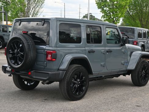 Used 2025 Jeep Wrangler Sahara w/ Safety Group image 15