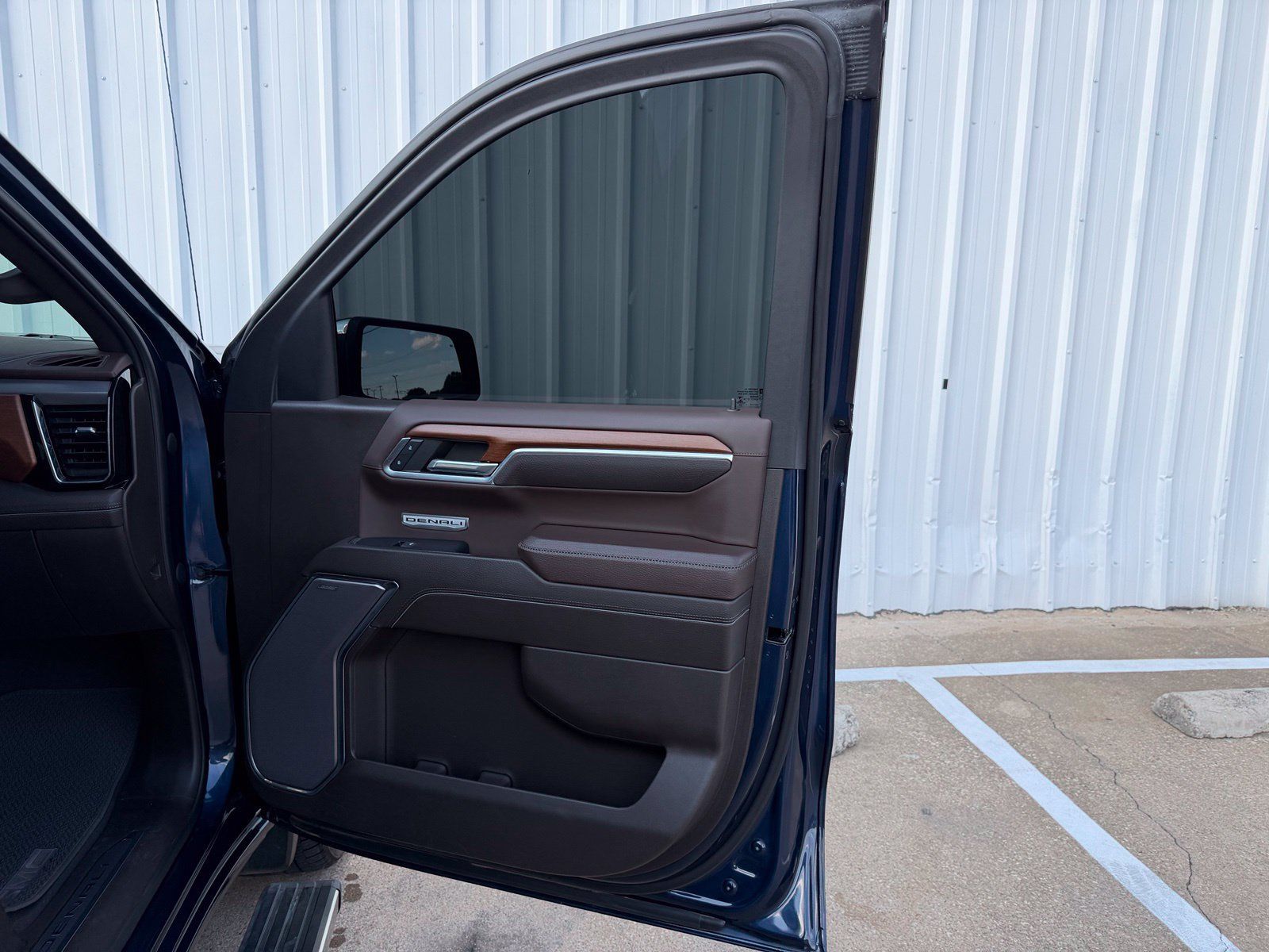 Used 2023 GMC Sierra 1500 Denali w/ Denali Reserve Package AWD/4WD image 39