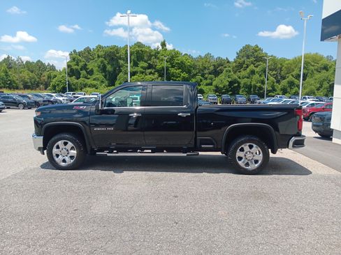 Used 2023 Chevrolet Silverado 2500 LTZ w/ LTZ Convenience Package AWD/4WD image 3