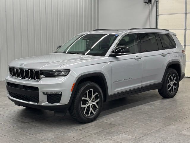 Used 2024 Jeep Grand Cherokee L Limited AWD/4WD image 5