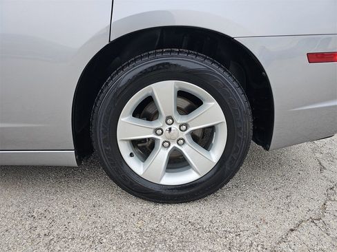 Used 2014 Dodge Charger SXT image 31