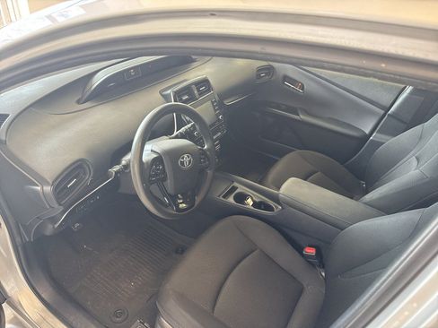 Used 2022 Toyota Prius LE AWD/4WD image 12