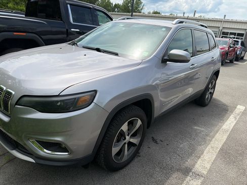 Used 2019 Jeep Cherokee Limited AWD/4WD image 2