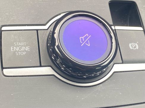 Used 2025 Volkswagen Tiguan SE image 15