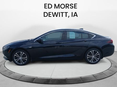 Used 2018 Buick Regal Essence w/ Driver Confidence Package #1 FWD image 2