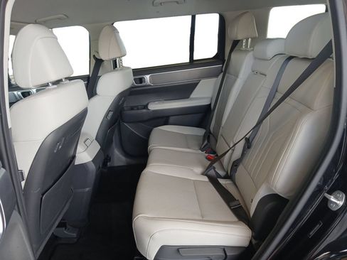 Used 2025 Hyundai Santa Fe SEL FWD image 13