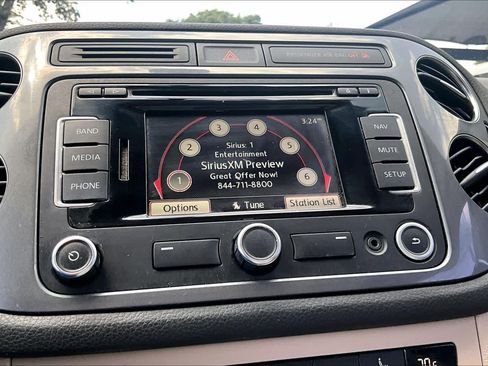 Used 2013 Volkswagen Tiguan SEL FWD image 36