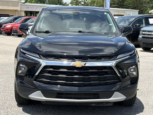 Used 2025 Chevrolet Blazer LT FWD image 3