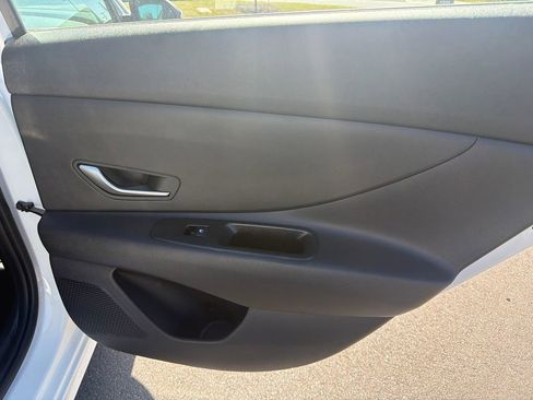 New 2026 Hyundai Elantra SE FWD image 17