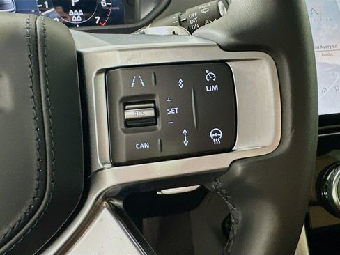 Used 2025 Land Rover Discovery Dynamic SE AWD/4WD image 19