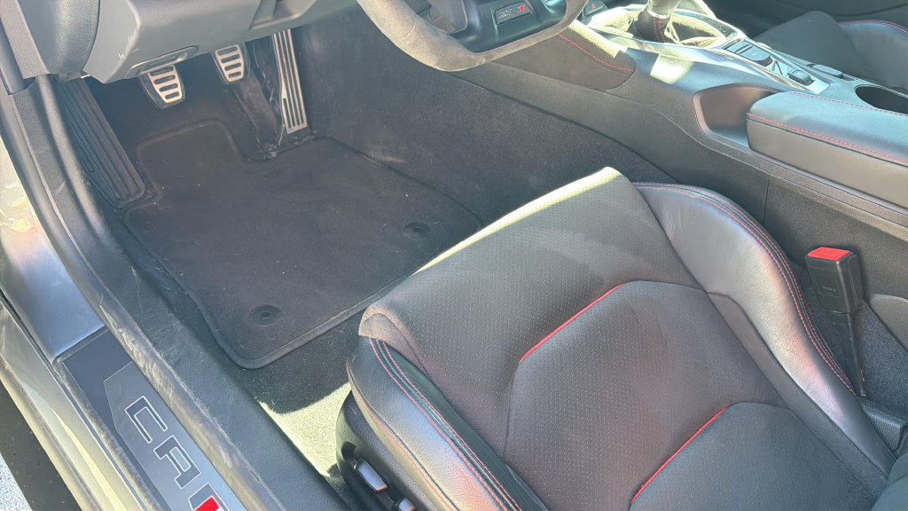 Used 2021 Chevrolet Camaro ZL1 RWD image 12