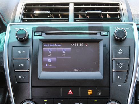 Used 2017 Toyota Camry SE FWD image 16