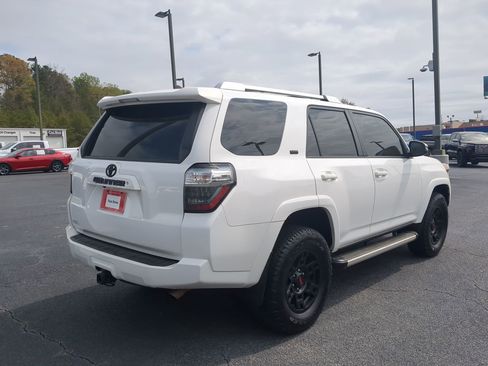 Used 2018 Toyota 4Runner SR5 Premium image 5