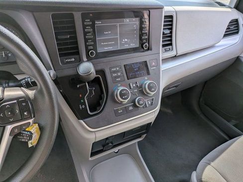 Used 2020 Toyota Sienna L FWD image 22