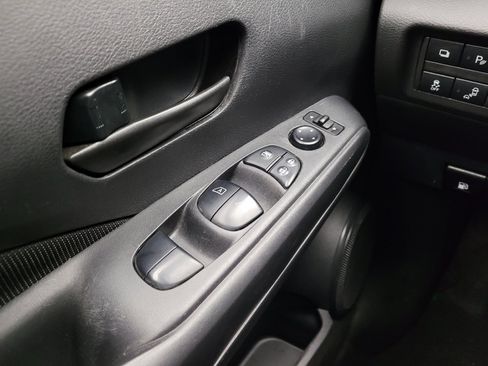 Used 2022 Nissan Kicks S FWD image 27