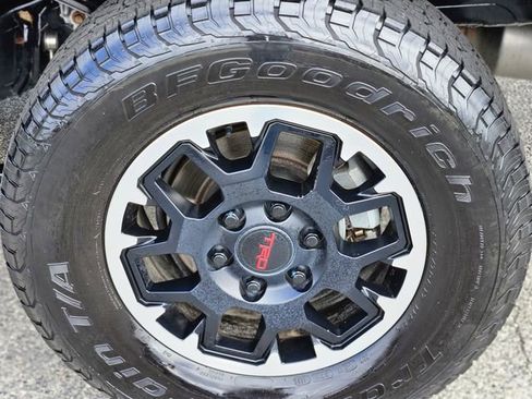 Used 2024 Toyota Tacoma TRD Off-Road AWD/4WD image 10