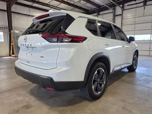 Used 2024 Nissan Rogue SV FWD image 5