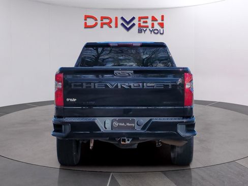 Used 2023 Chevrolet Silverado 1500 Custom Trail Boss w/ LPO, Dark Essentials Package image 4