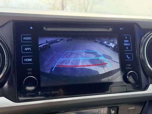 Used 2016 Toyota Tacoma TRD Off-Road AWD/4WD image 21