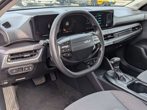 Used 2025 Kia K4 FWD image 32