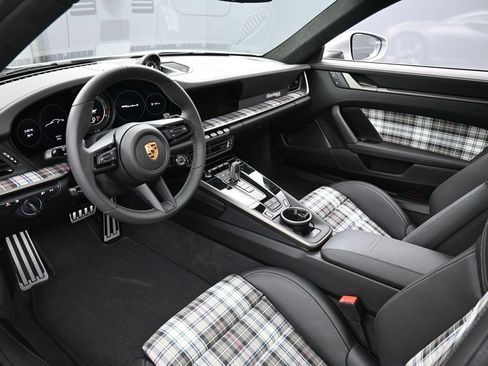 Certified 2025 Porsche 911 Turbo AWD/4WD image 4