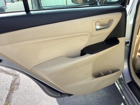 Used 2017 Toyota Camry XLE FWD image 30