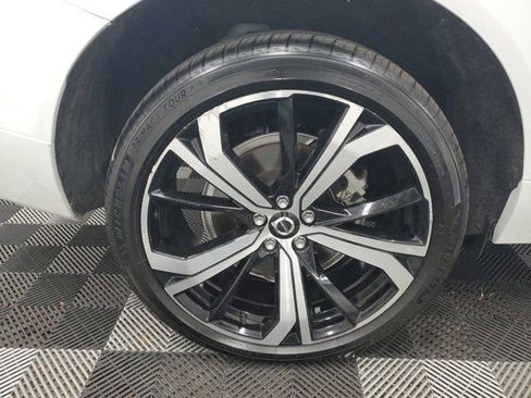 Used 2022 Volvo XC60 B6 R-Design image 7