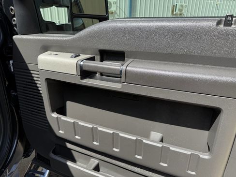 Used 2014 Ford F250 Lariat w/ Chrome Package image 19