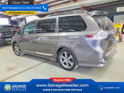 Used 2012 Toyota Sienna SE FWD image 3