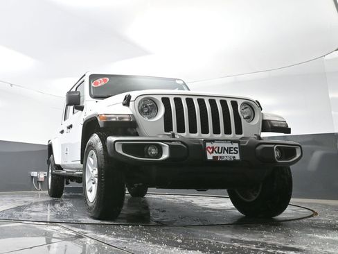 Used 2022 Jeep Gladiator Sport image 51