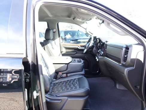 Used 2023 GMC Sierra 1500 Elevation image 32