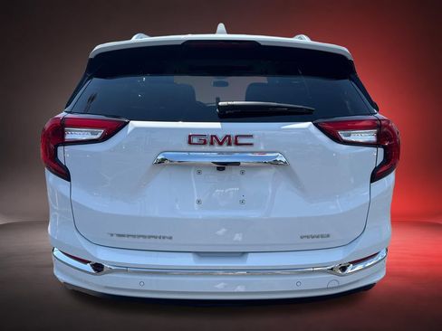 Certified 2024 GMC Terrain Denali w/ Denali Premium Package AWD/4WD image 5