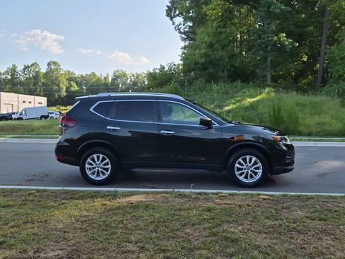 Used 2018 Nissan Rogue SV AWD/4WD image 14
