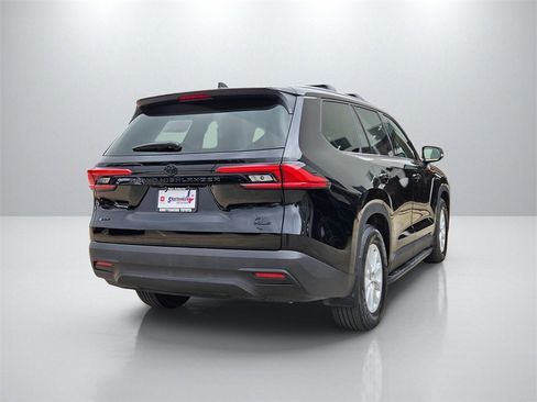 Used 2024 Toyota Grand Highlander XLE image 5