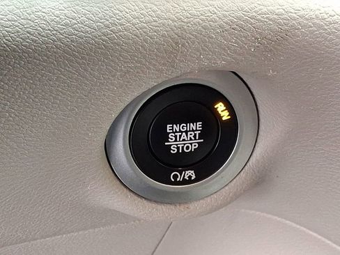 Used 2023 Chrysler Voyager LX image 23