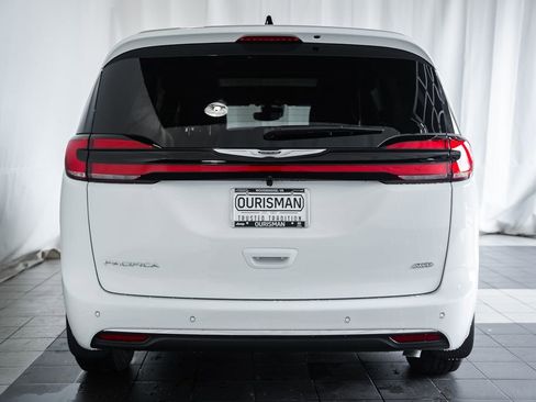 New 2026 Chrysler Pacifica Select image 5